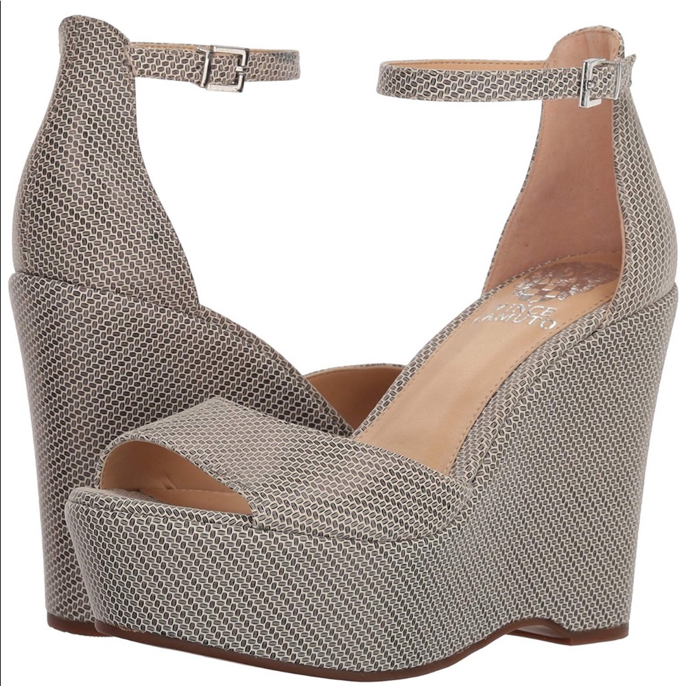 EUC Vince Camino Tatchen Black and White Wedges -9